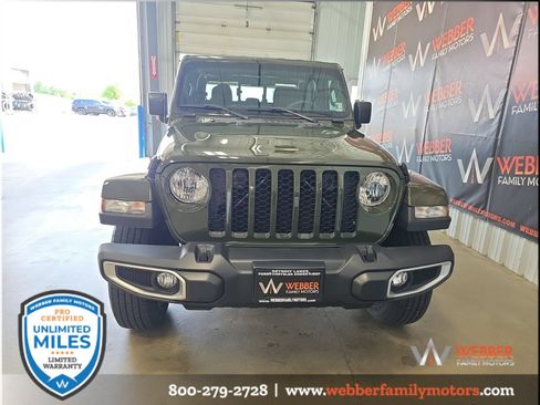 Used 2023 Jeep Gladiator Sport AWD/4WD image 3