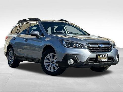 Used 2018 Subaru Outback 2.5i Premium image 2