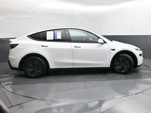 Used 2026 Tesla Model Y 2WD image 36