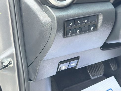 Used 2020 Nissan Versa S FWD image 10