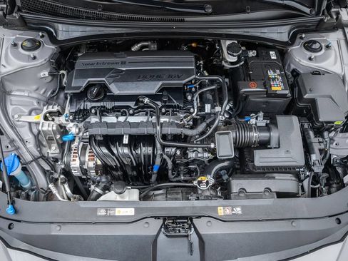 Used 2025 Hyundai Elantra Sport FWD image 17