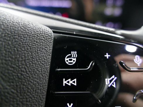 Certified 2025 Audi Q5 Premium w/ Convenience Package image 17