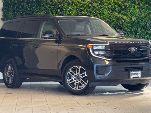 Used 2025 Ford Expedition Active image 2