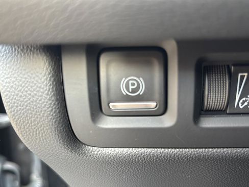 Used 2024 Cadillac XT4 Premium Luxury image 32