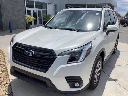 Used 2024 Subaru Forester Premium AWD/4WD image 2