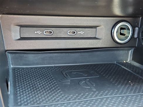 Used 2022 Volkswagen Tiguan SE R-Line image 35