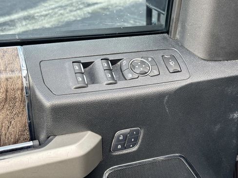 Used 2018 Ford F250 Lariat w/ Chrome Package image 19