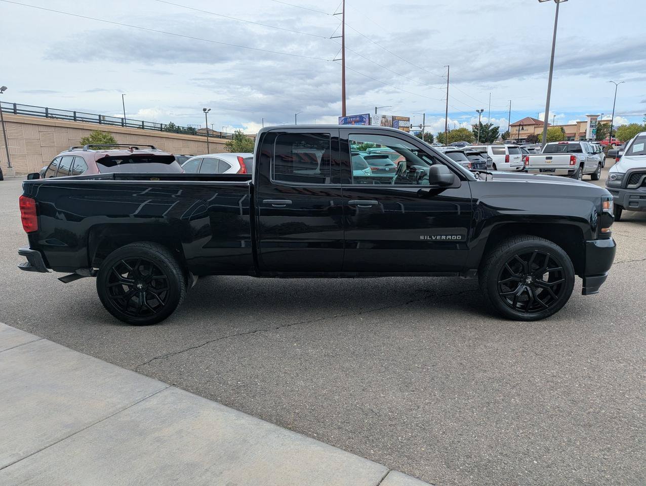 Used 2018 Chevrolet Silverado 1500 Custom w/ Custom Convenience Package AWD/4WD image 6