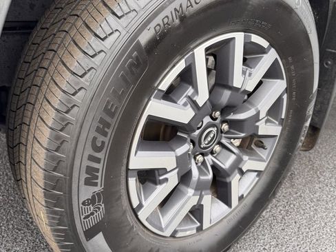 Used 2024 Nissan Frontier SL w/ Technology Package image 29