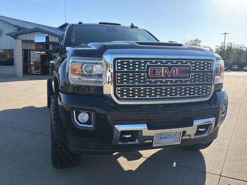 Used 2018 GMC Sierra 2500 Denali w/ Duramax Plus Package AWD/4WD image 35