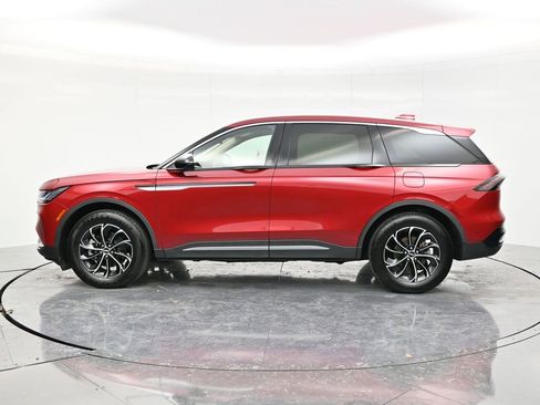 Used 2025 Lincoln Nautilus Premier image 8