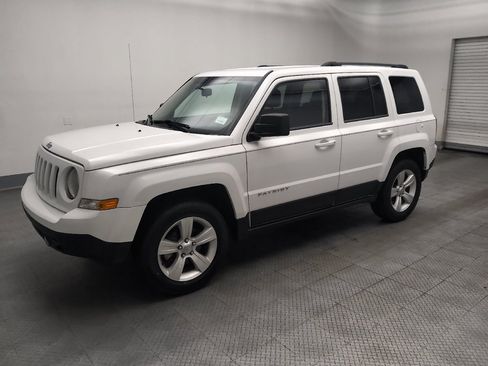 Used 2014 Jeep Patriot Latitude AWD/4WD image 2