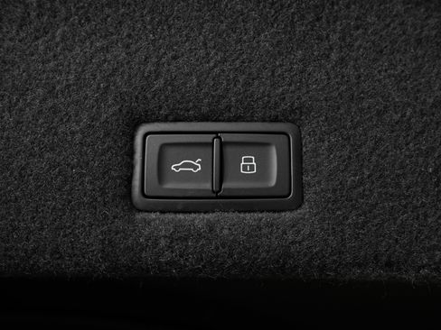 Used 2025 Lamborghini Urus SE image 12