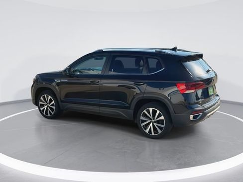 Used 2022 Volkswagen Taos SE FWD image 7