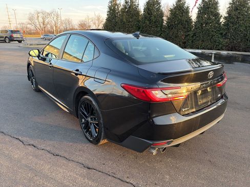 Used 2025 Toyota Camry SE image 3