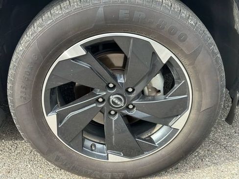 Used 2025 Nissan Rogue SV AWD/4WD image 15