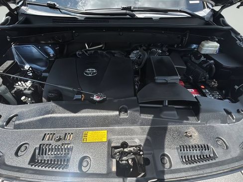 Used 2018 Toyota Highlander Limited FWD image 9