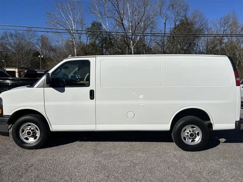 Used 2023 GMC Savana 2500 w/ Driver Convenience Package image 3