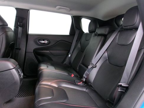 Used 2022 Jeep Cherokee Trailhawk AWD/4WD image 9