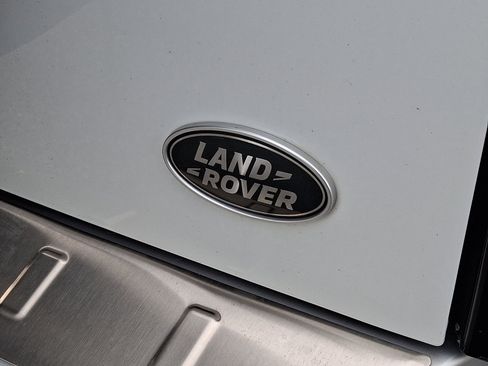 Used 2020 Land Rover Defender 110 HSE image 30