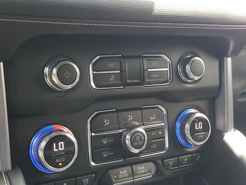 Used 2021 GMC Yukon SLT RWD image 32