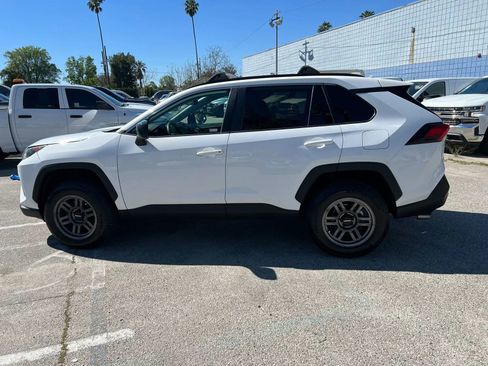 Used 2019 Toyota RAV4 LE image 8