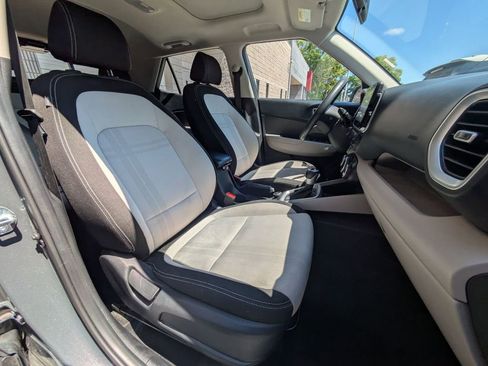 Used 2025 Hyundai Venue SEL FWD image 30