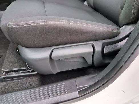 Used 2024 Nissan Rogue S FWD image 13