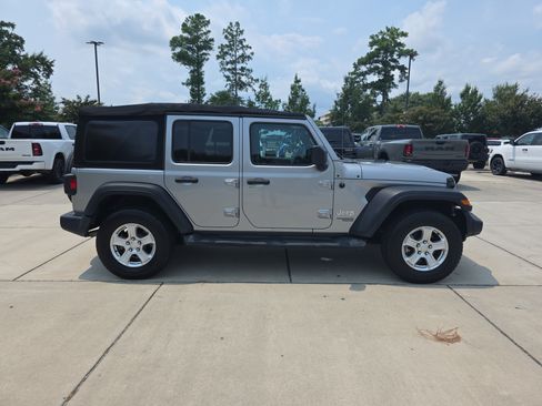 Used 2018 Jeep Wrangler Unlimited Sport S AWD/4WD image 10