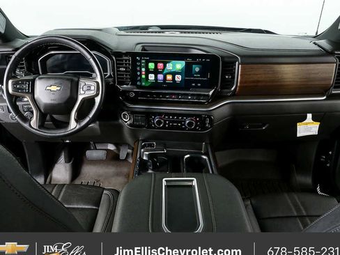 Used 2022 Chevrolet Silverado 1500 High Country w/ Technology Package image 18