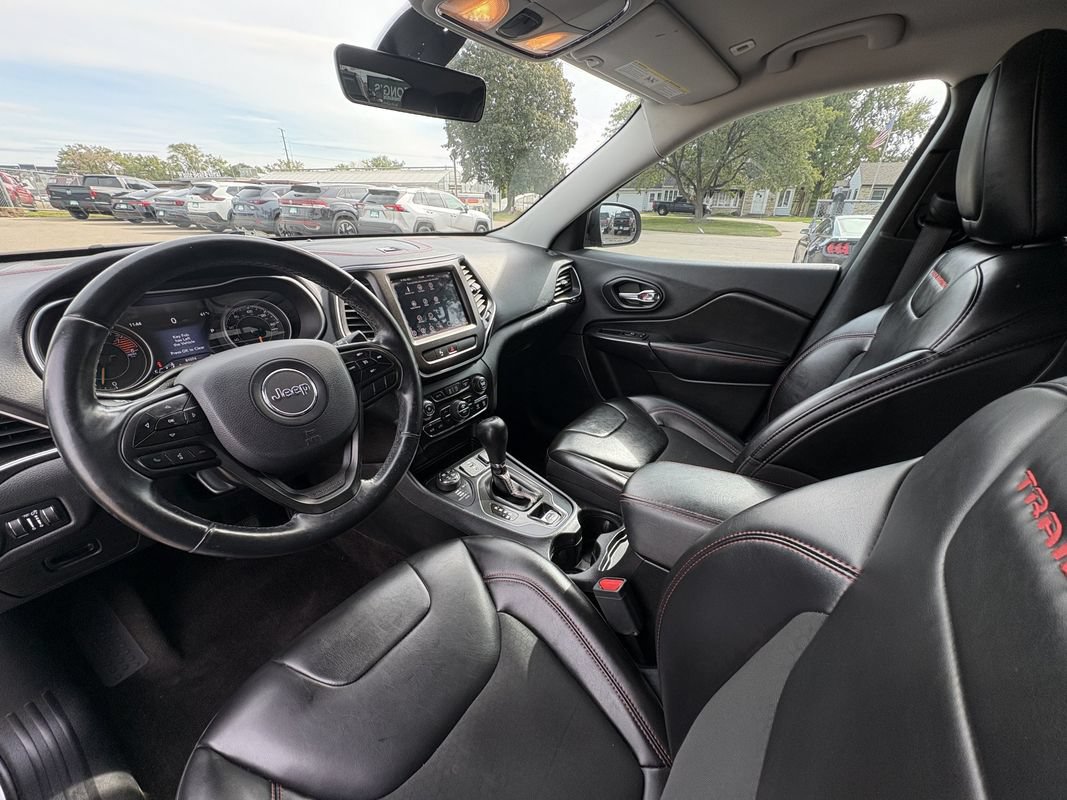Used 2019 Jeep Cherokee Trailhawk AWD/4WD image 24
