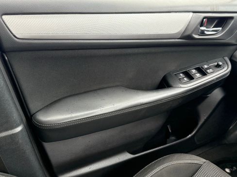 Used 2019 Subaru Outback 2.5i Premium image 32