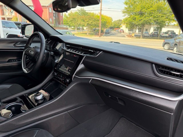 Used 2023 Jeep Grand Cherokee Altitude AWD/4WD image 24
