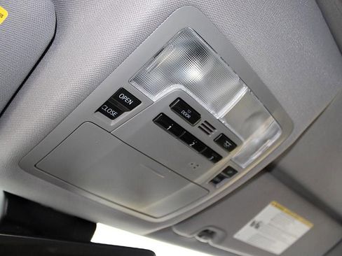 Used 2018 Toyota Highlander XLE image 30