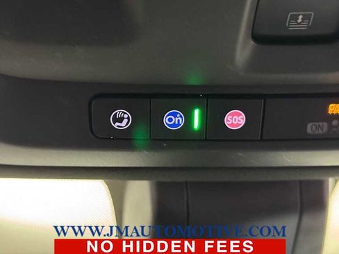 Used 2022 GMC Yukon XL Denali w/ Denali Premium Package image 37