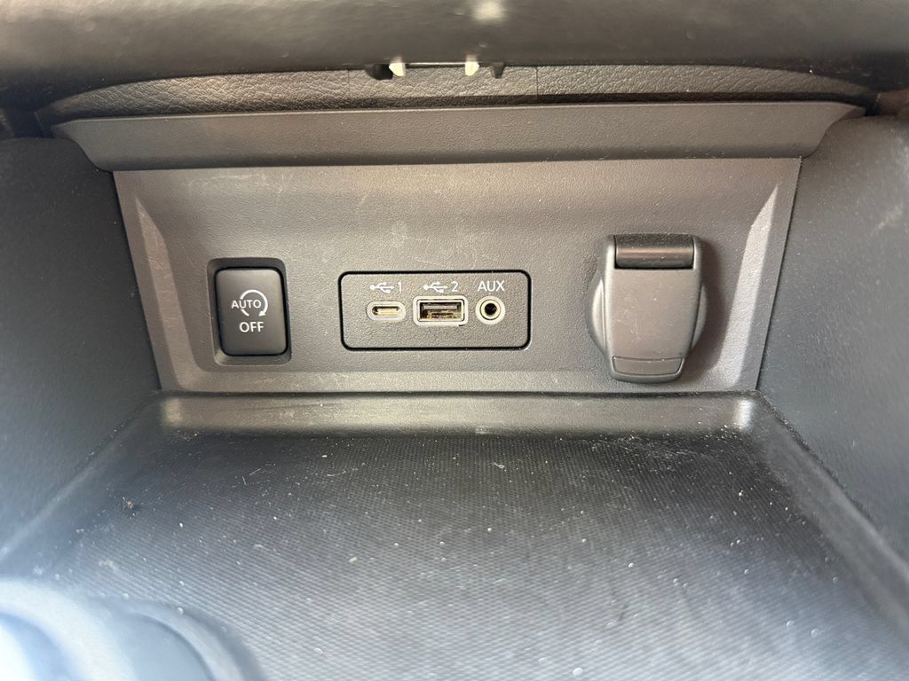 Used 2025 Nissan Sentra SV FWD image 26
