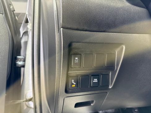 Used 2019 Nissan Pathfinder SV image 17