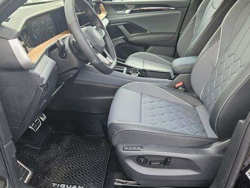 New 2026 Volkswagen Tiguan SEL R-Line AWD/4WD image 13