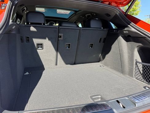 Used 2025 Porsche Macan AWD/4WD image 33