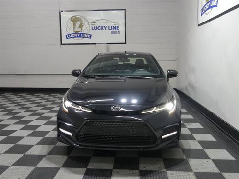 Used 2022 Toyota Corolla SE FWD image 2