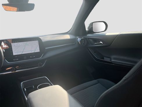 Used 2025 Chevrolet Equinox LT w/ Safety and Technology Package image 24