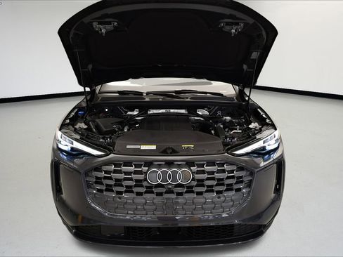 Used 2025 Audi Q5 Premium Plus w/ Premium Plus image 12