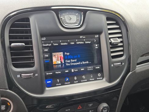 Used 2018 Chrysler 300 S RWD image 18