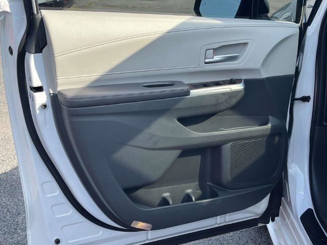 Used 2021 Toyota Sienna XLE FWD image 15