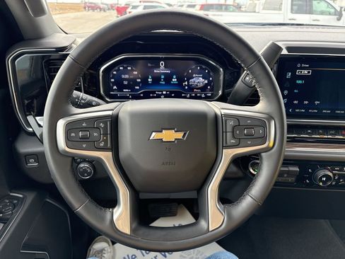 Used 2025 Chevrolet Silverado 1500 LT image 29