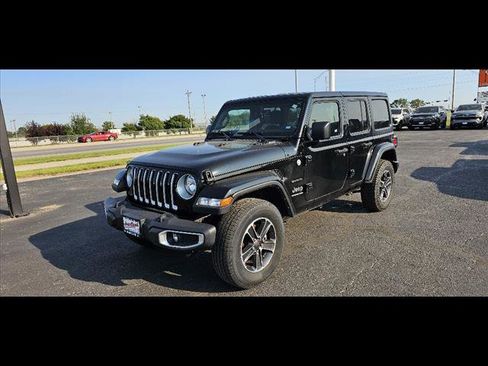 Used 2023 Jeep Wrangler Sahara image 7