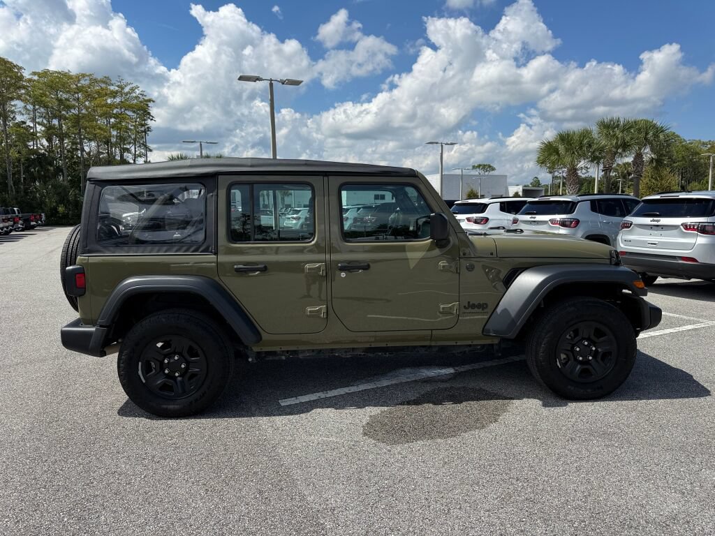 Used 2025 Jeep Wrangler Unlimited Sport AWD/4WD image 2