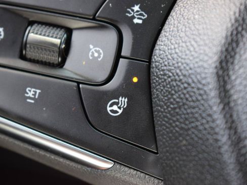 Used 2024 Chevrolet Trax LT w/ Sunroof Package FWD image 29