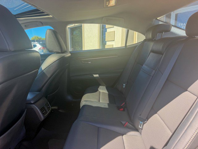 Used 2016 Lexus ES 350 w/ Premium Package w/Wood Trim FWD image 6