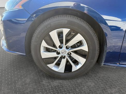 Used 2023 Nissan Altima 2.5 S FWD image 9